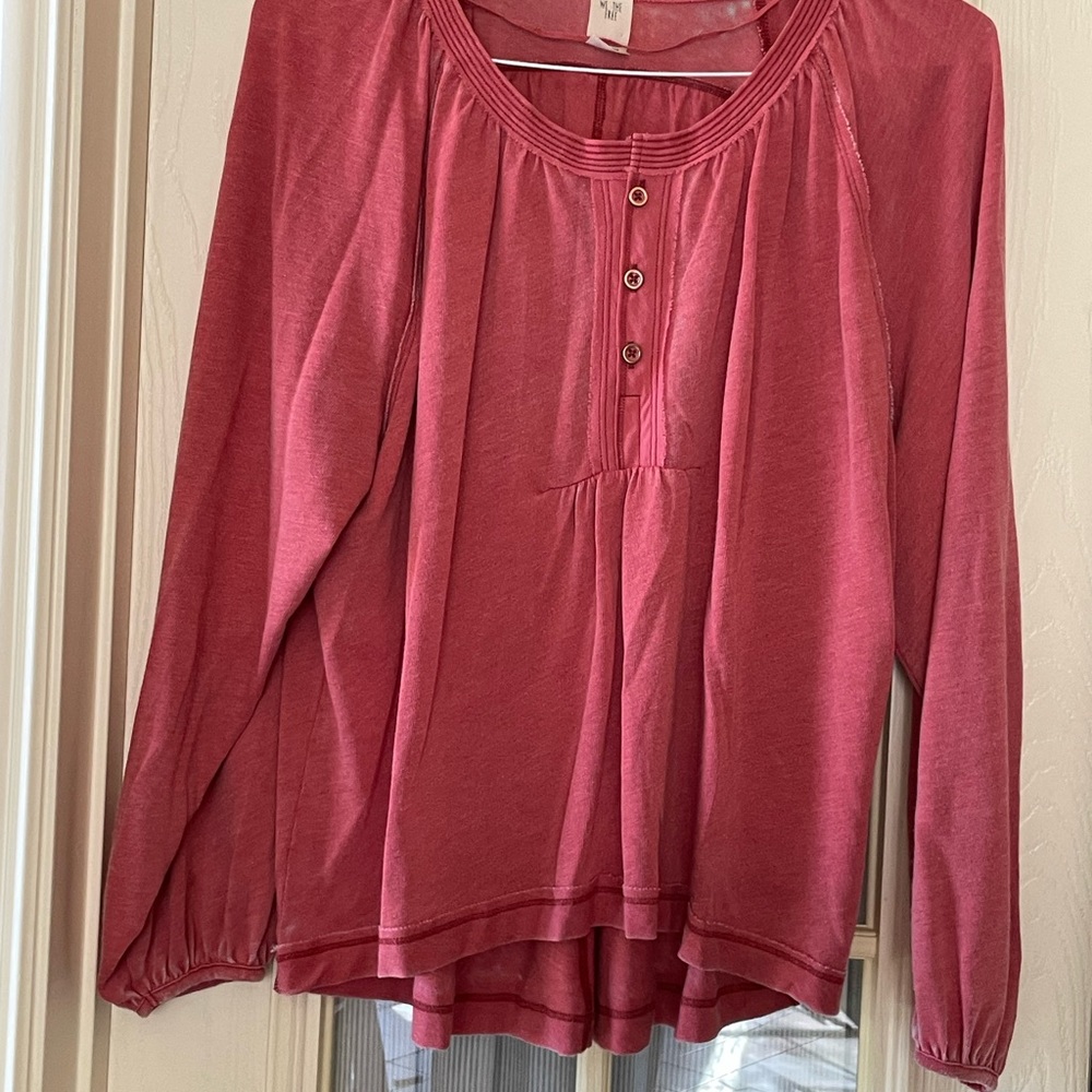 Free people We Are Free sz xsm top salmon color. Long sleeve button front